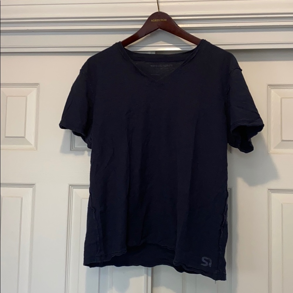 Rouge State Mens size L V-neck Navy blue T-shirt